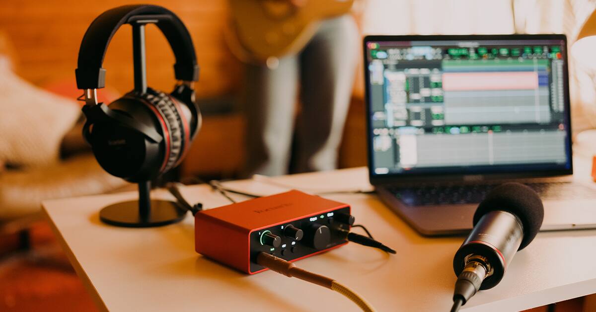 Alt View 16. Focusrite - Scarlett Solo 4th Generation Audio Interface - Red.