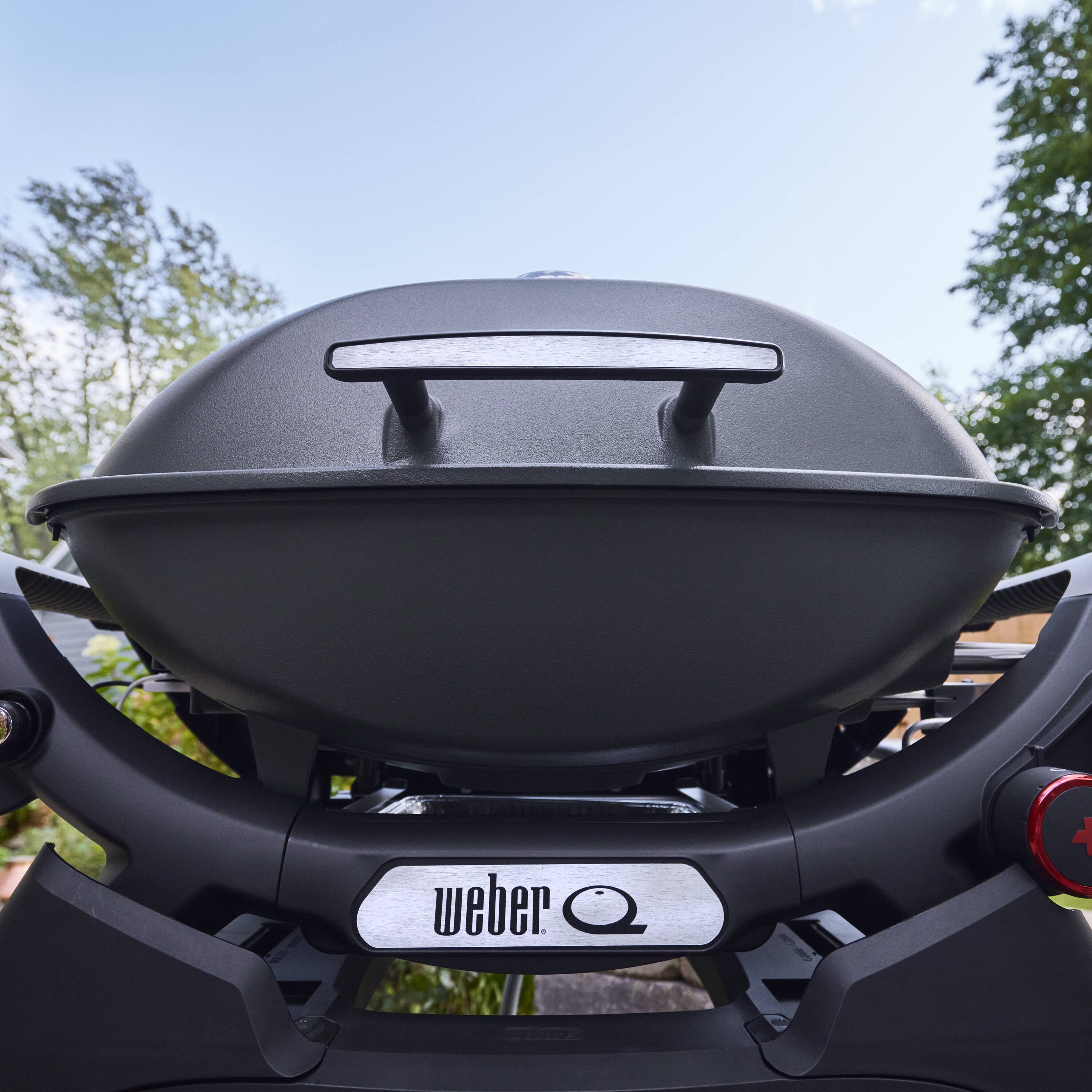 er Q 2800N+ liquid Propane Gas Grill Charcoal Grey 1500378 Open