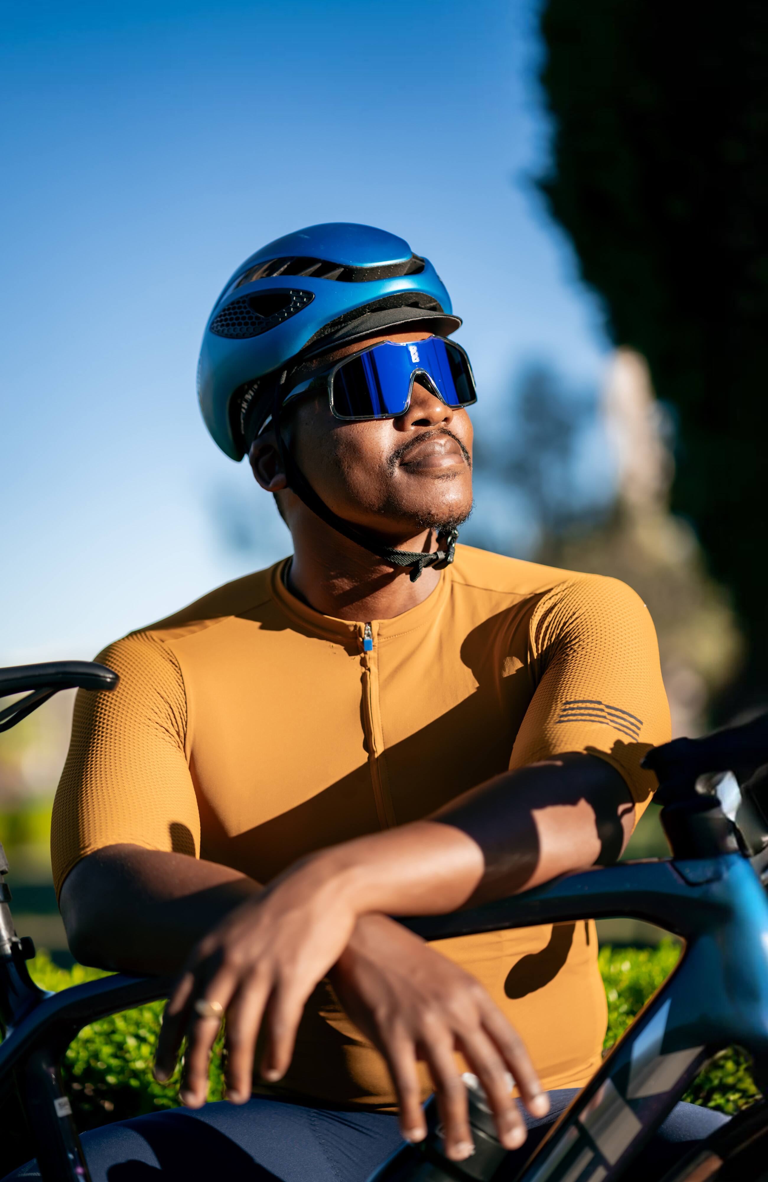 Alt View 3. Chamelo - Falcon - Sports Smart Glasses with Electrochromic Auto Tint - Obsidian frame | Alpha Blue lenses.