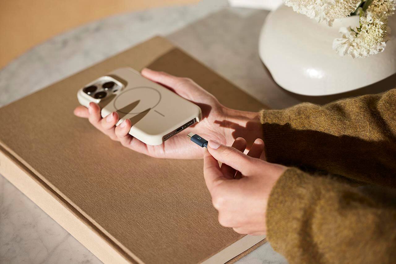 Alt View 18. Beats - 5' USB-C to USB-C Woven Cable - Nitro Navy.