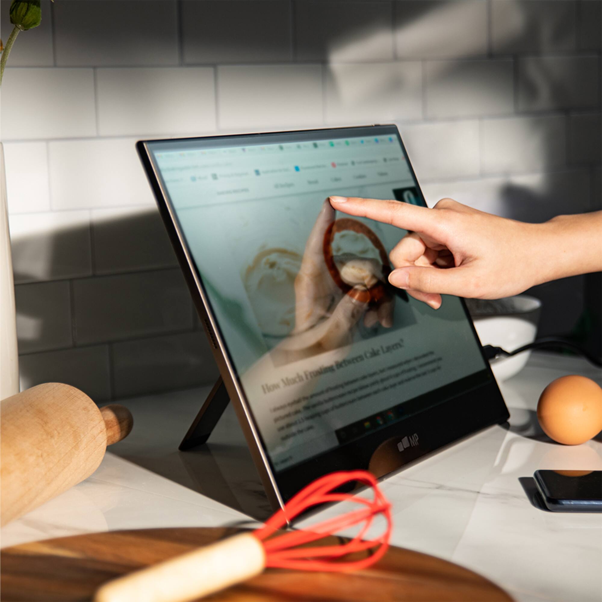 Alt View 17. Mobile Pixels - Glance Pro 15.6" OLED Touch-Screen Monitor.