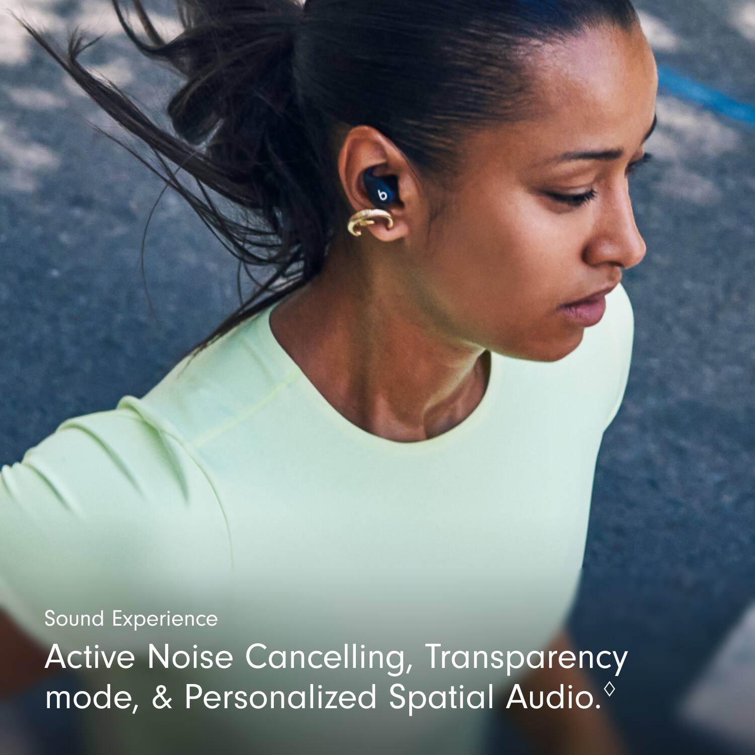 Sound Experience  
Active Noise Cancelling, Transparency mode, & Personalized Spatial Audio.