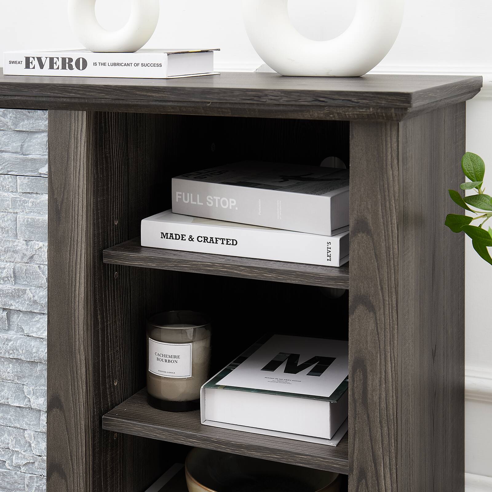 SWEAT EVERO  
IS THE LUBRICANT OF SUCCESS.  

FULL STOP.  

MADE & CRAFTED  

S.ATT CACHEMIRE BOURBON