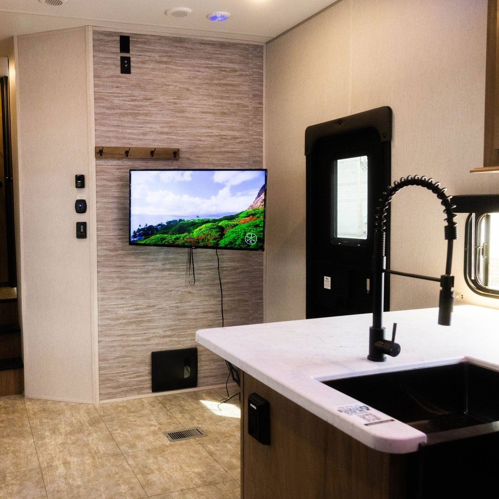 Angle. Mount-It! - Lockable Camper TV Wall Mount with Detachable Bracket for 23–42" Screens, Full Motion, 77 lb Capacity - Black.