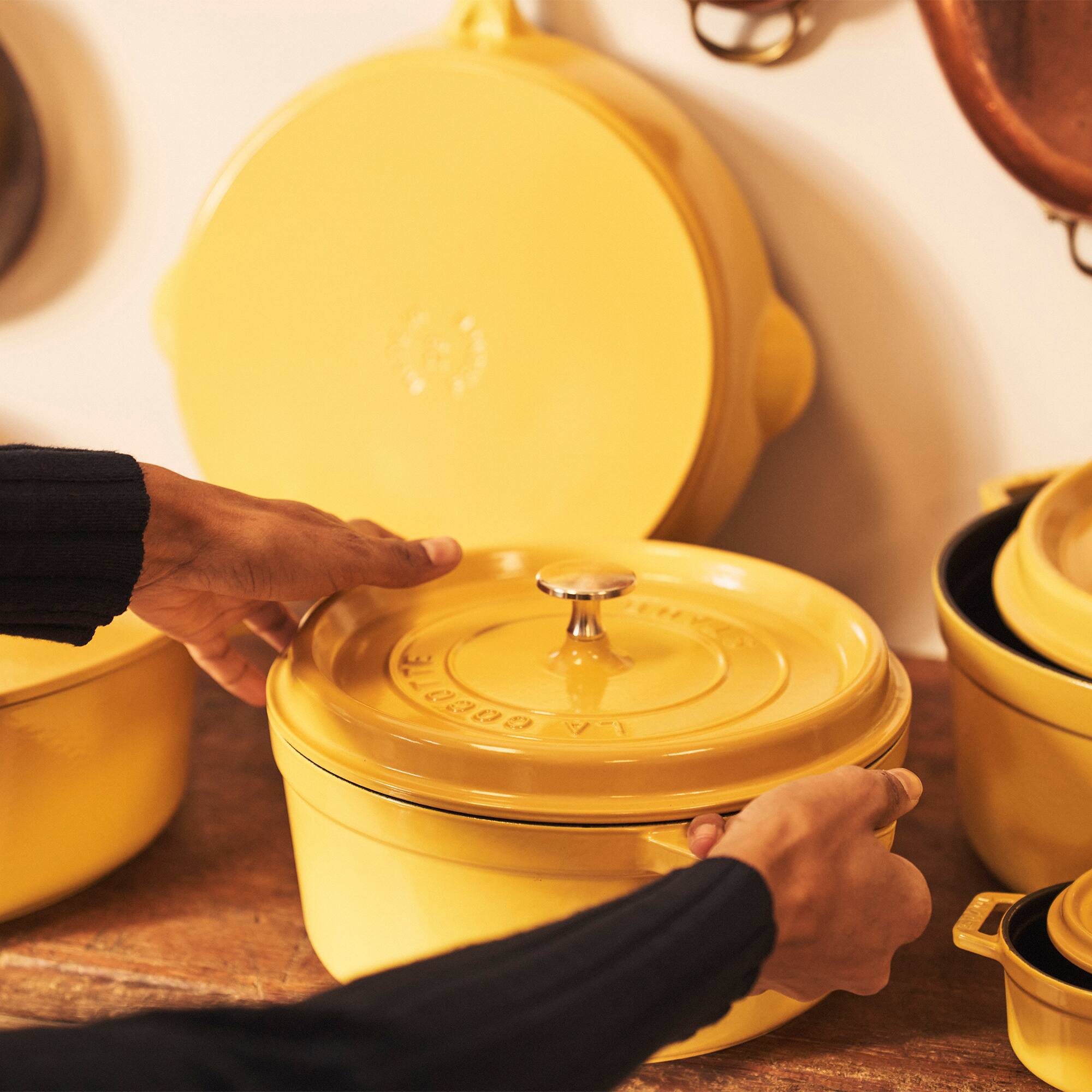 Staub Cast Iron Round Cocotte Dutch Oven - Thumbnail 5