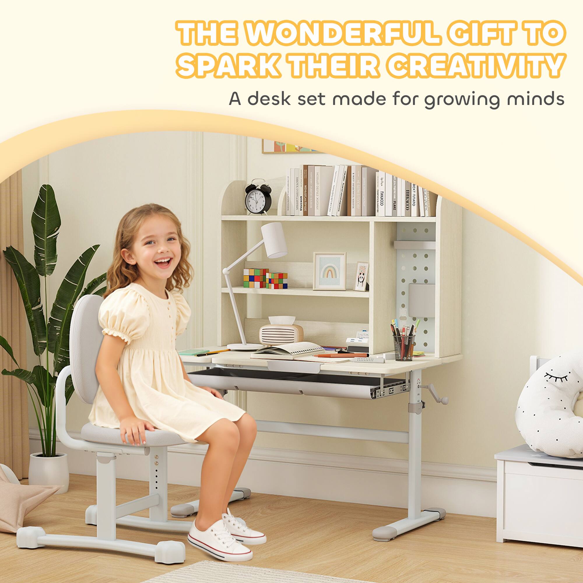 THE WONDERFUL GIFT TO SPARK THEIR CREATIVITY  
A desk set made for growing minds