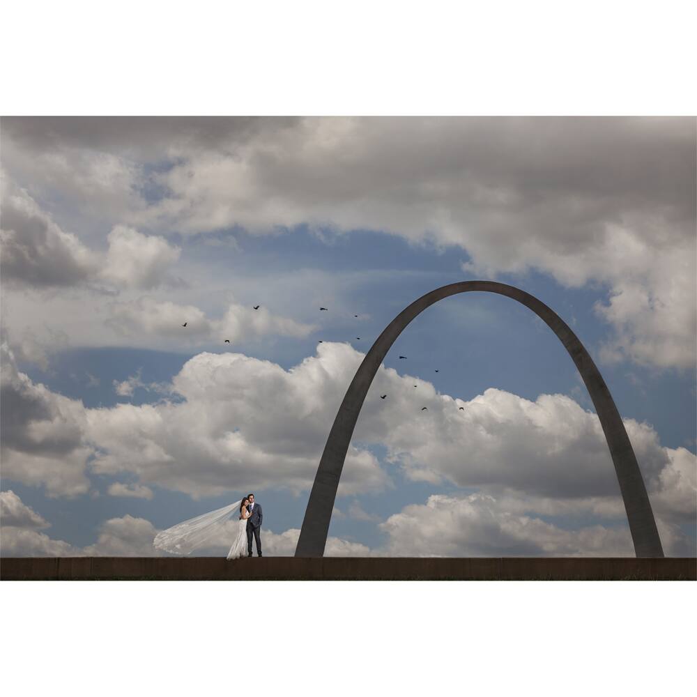 Alt View 6. Canon - EOS R5 Camera + 24-105mm Lens + 1TB Portable SSD + 128GB CFexpress Card Bundle.