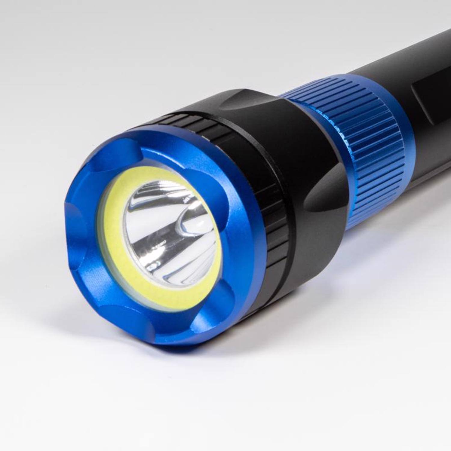 Left. Dorcy - Dorcy DieHard 1000 lm Black/Blue LED Flashlight Power Bank.