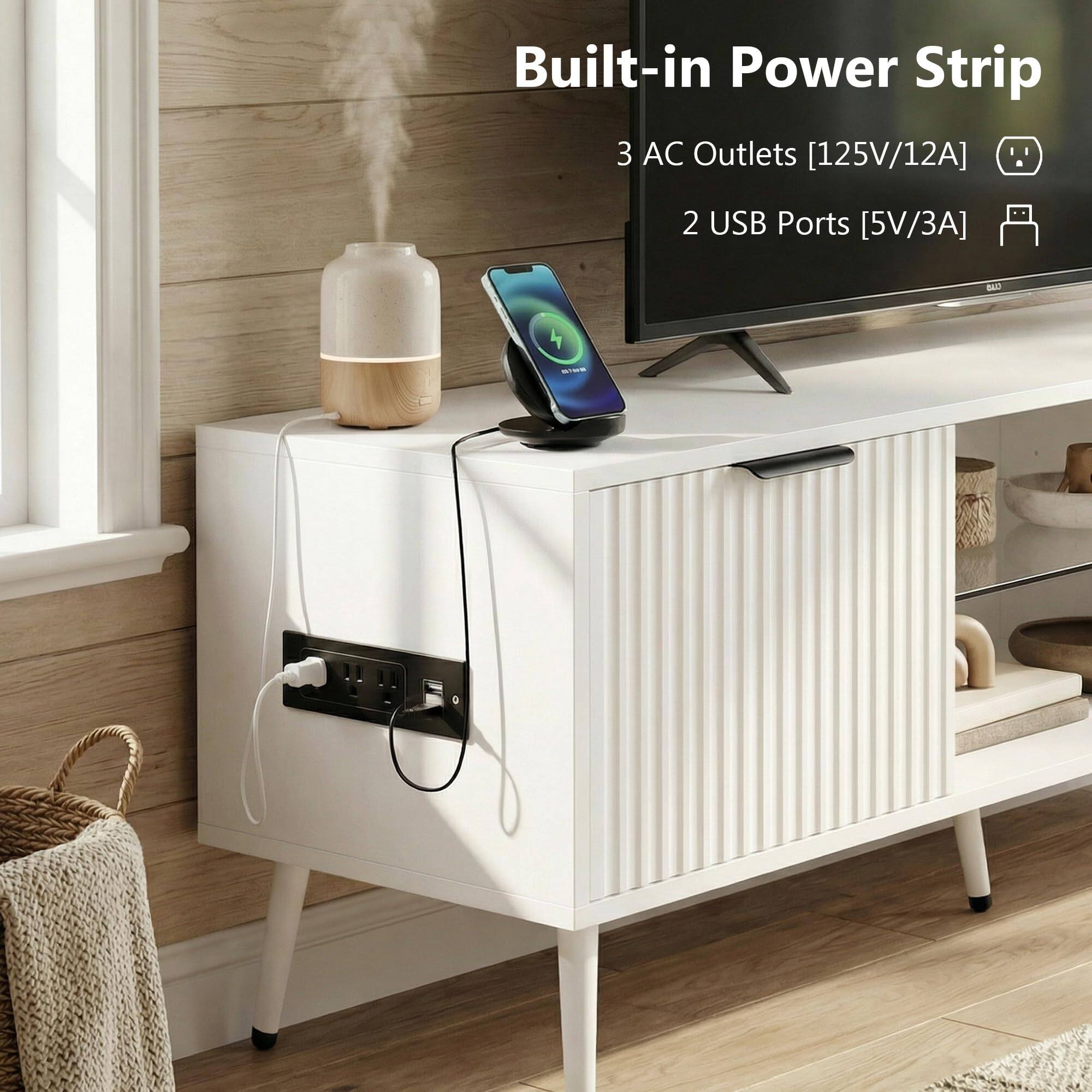 Built-in Power Strip  
3 AC Outlets [125V/12A]  
2 USB Ports [5V/3A]