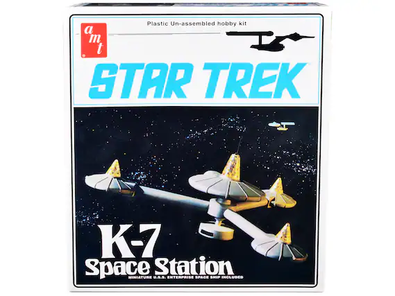 Plastic Un-assembled hobby kit
a m t
STAR TREK
K-7 Space Station
MINIATURE U.S.S. ENTERPRISE SPACE SHIP INCLUDED