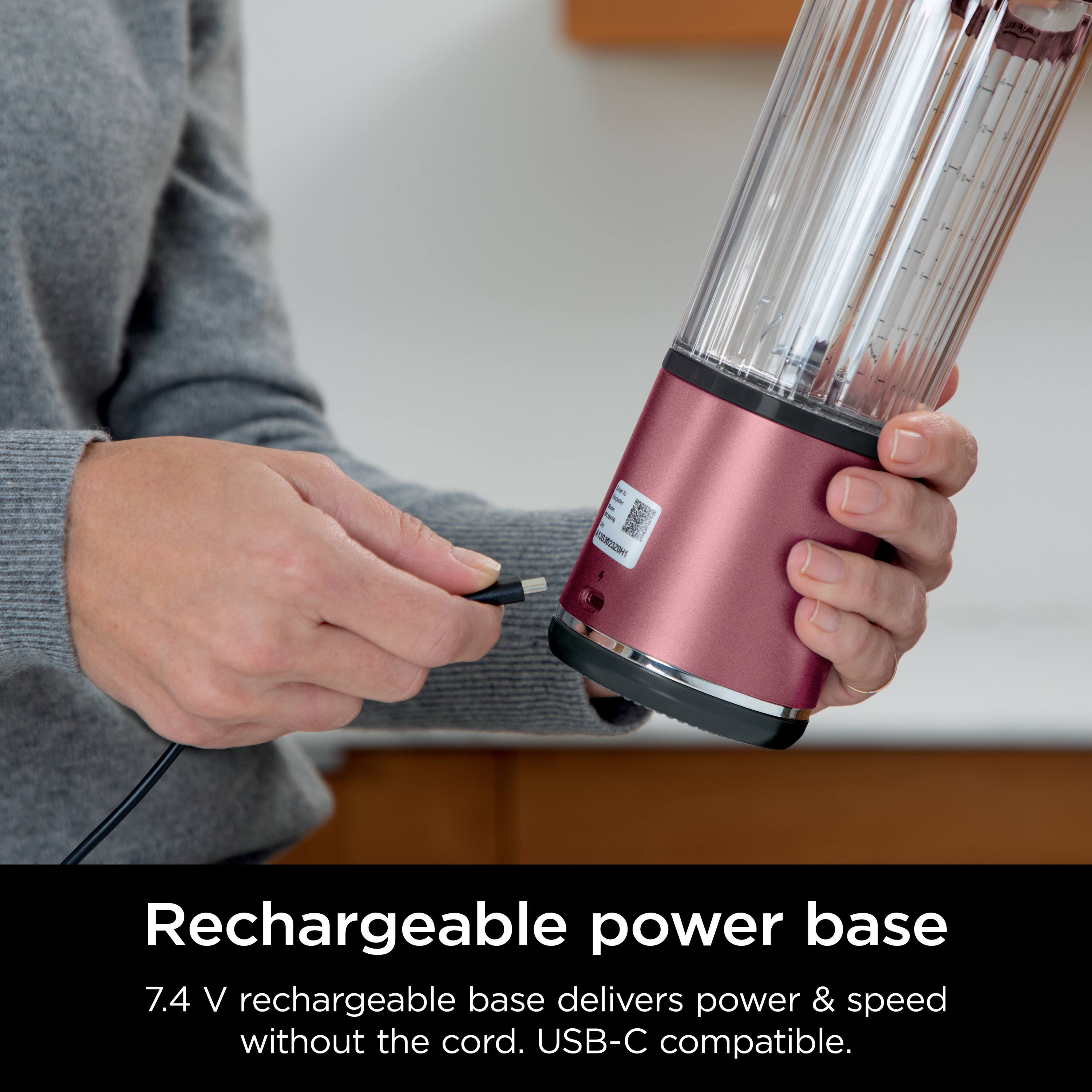 Rechargeable power base  
7.4 V rechargeable base delivers power & speed without the cord. USB-C compatible.