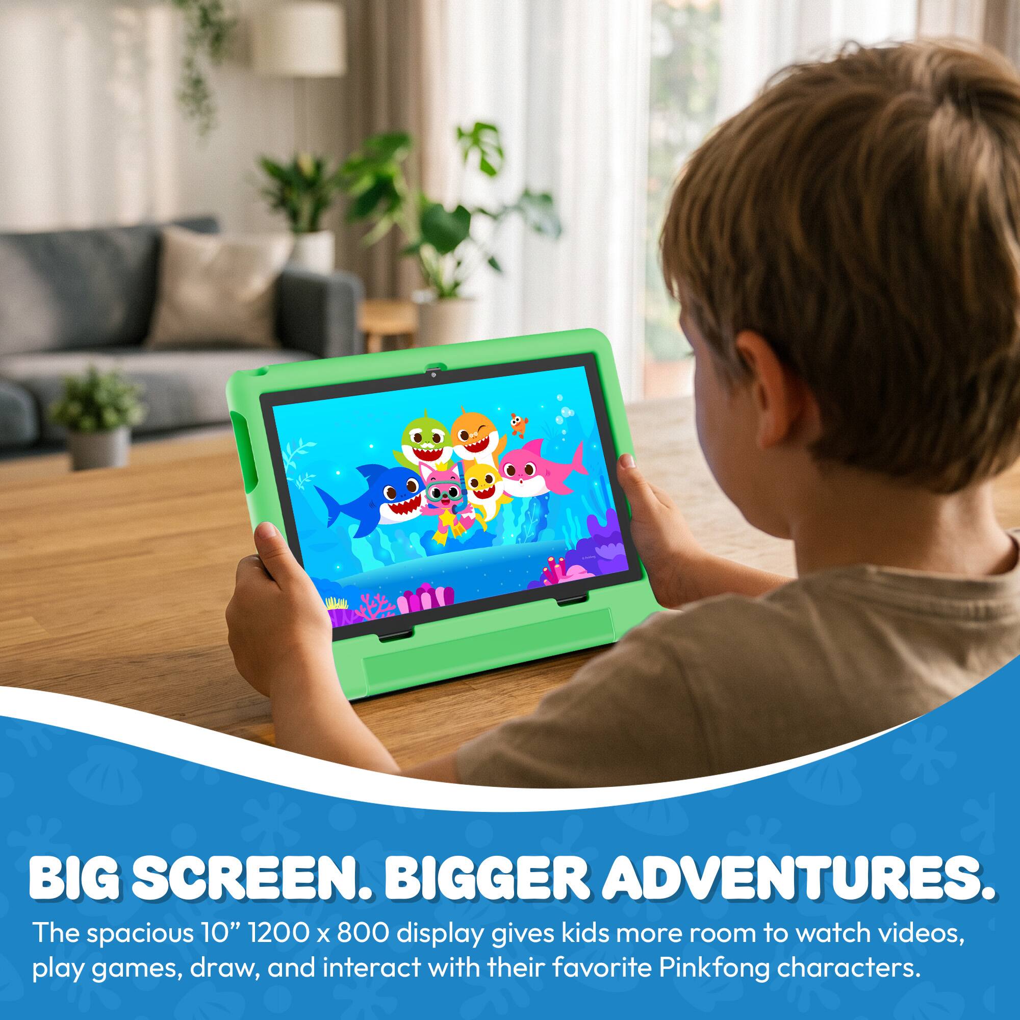 BIG SCREEN. BIGGER ADVENTURES.  
The spacious 10" 1200 x 800 display gives kids more room to watch videos, play games, draw, and interact with their favorite Pinkfong characters.