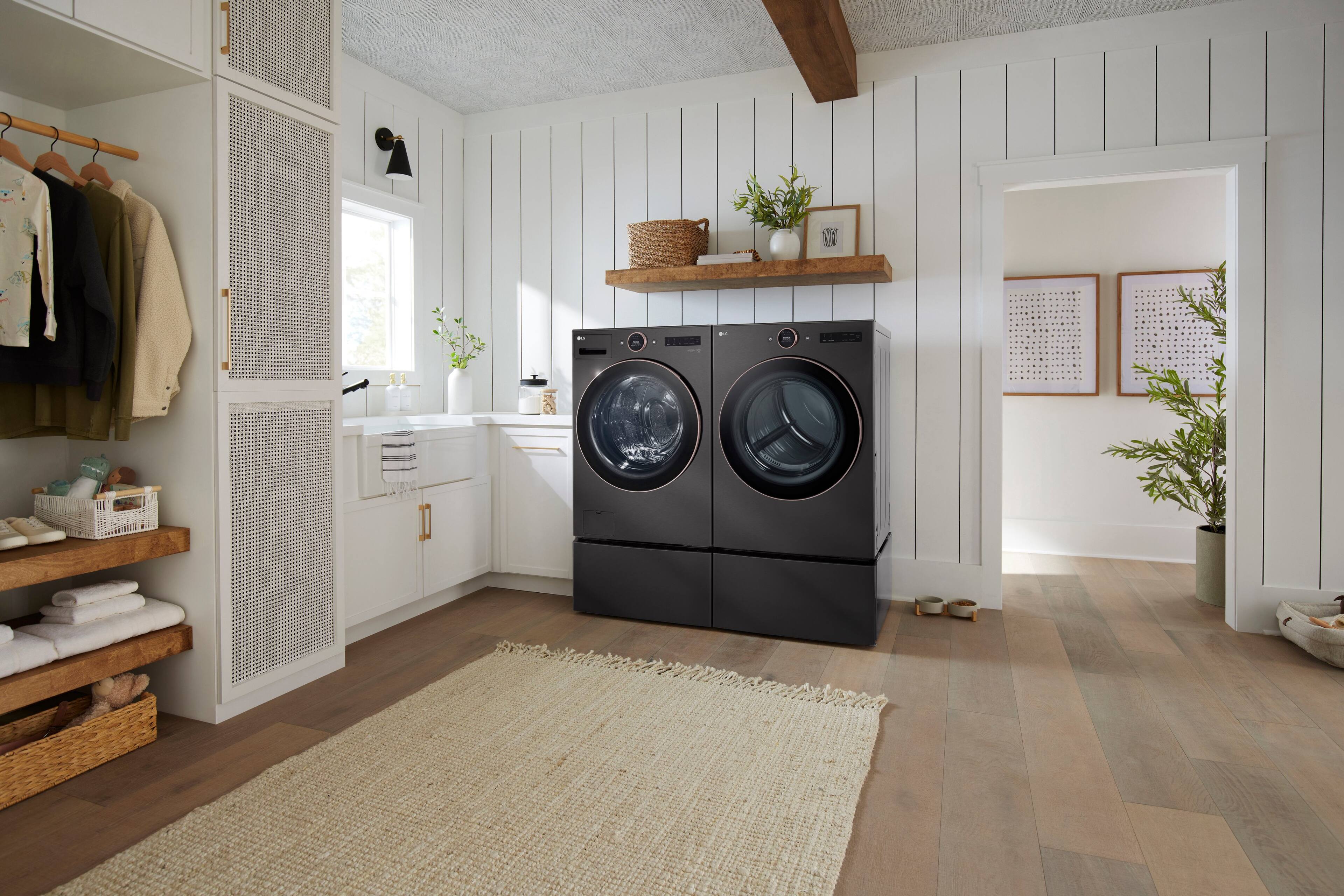 Alt View 36. LG - 7.4 Cu. Ft. Stackable Smart Gas Dryer with Steam and Sensor Dry - Black Steel.