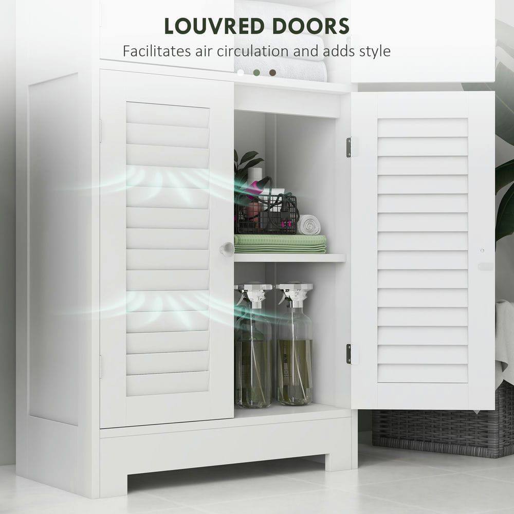 LOUVRED DOORS  
Facilitates air circulation and adds style