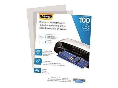 Fellowes  
Thermal Laminating Pouches  
Pochettes à plastifier à chaud  
Micas de encuadado en caliente  

3ml  

100 Pack  
Pack de  
Paquete de  

One Sheet Feed  
Fiche à la fois  
Ajuste de la feuille  

Dry Clean Friendly  
Compatible avec les imprimantes laser et jet d'encre  
Compatible avec les imprimantes laser et jet d'encre  

Premium  
Durable  
Ajuste de la feuille  

Compatible avec tous les laminateurs Fellowes  
Compatible avec tous les laminateurs Fellowes  
Compatible avec tous les laminateurs Fellowes
