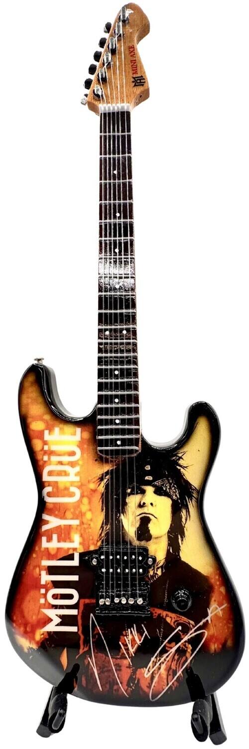 AXE ALMINAKE MINI  
MOTLEY CRUE