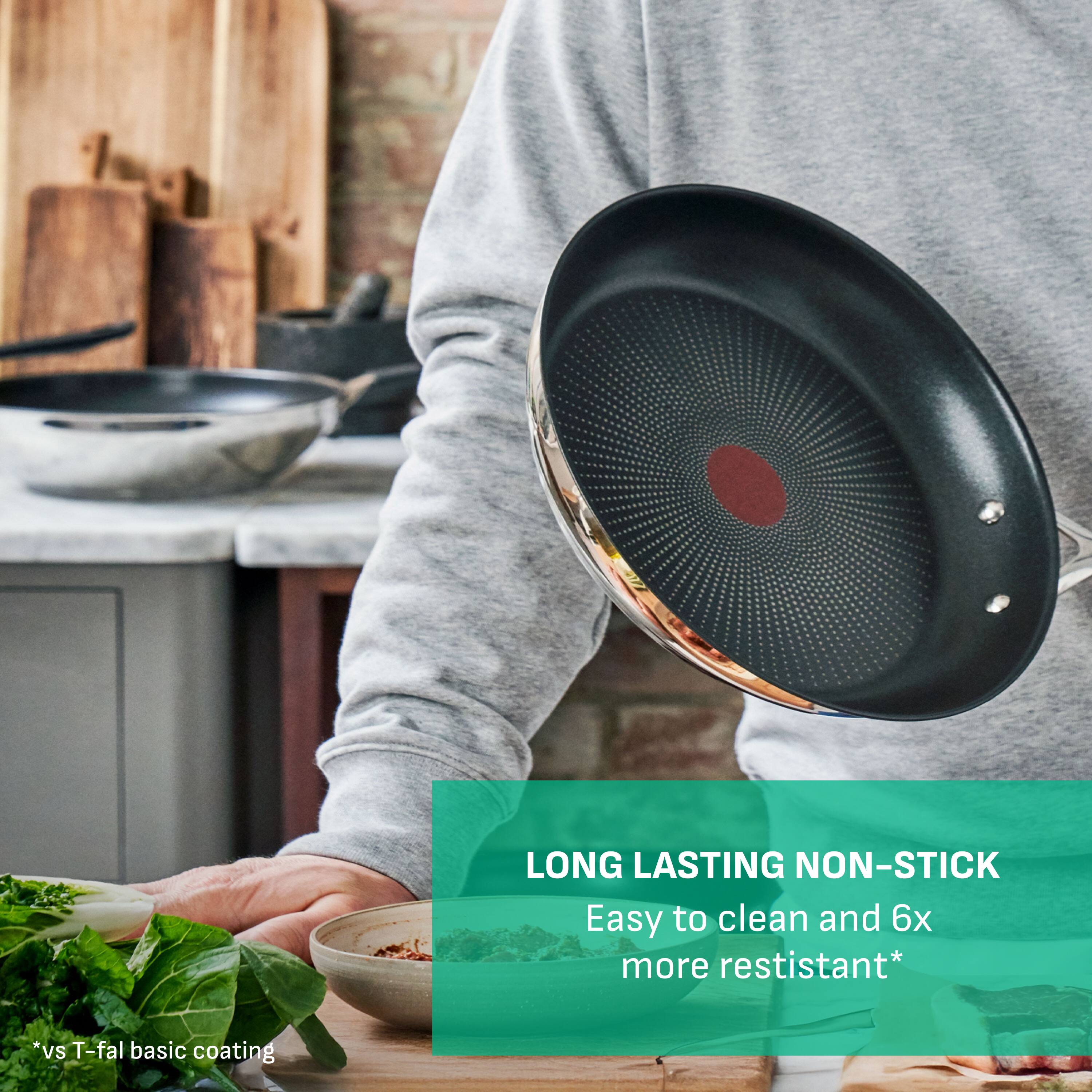 LONG LASTING NON-STICK  
Easy to clean and 6x more resistant*  
*vs T-fal basic coating