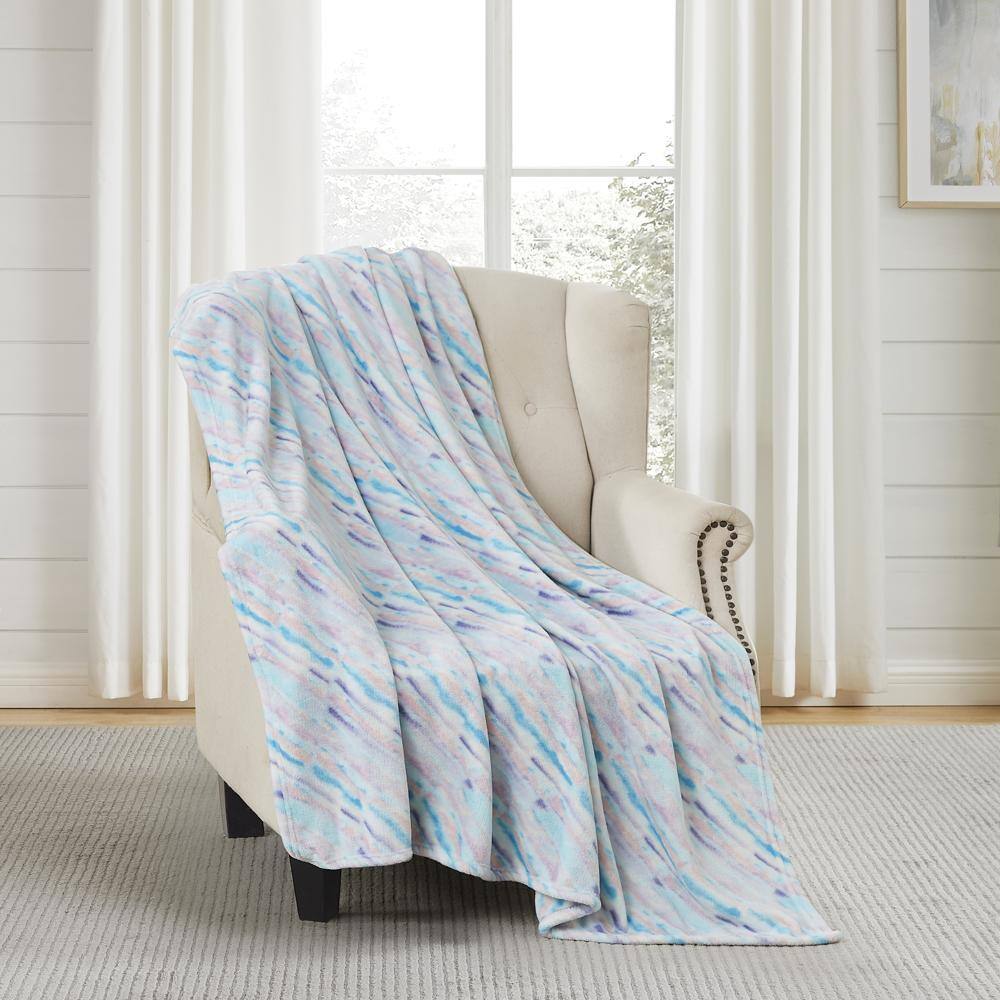 Left. RT Designers Collection - RT Designer's Collection Novelty Carrie Printed Flannel Premium Throw Blanket 50" x 60" Multicolor - Multicolor.