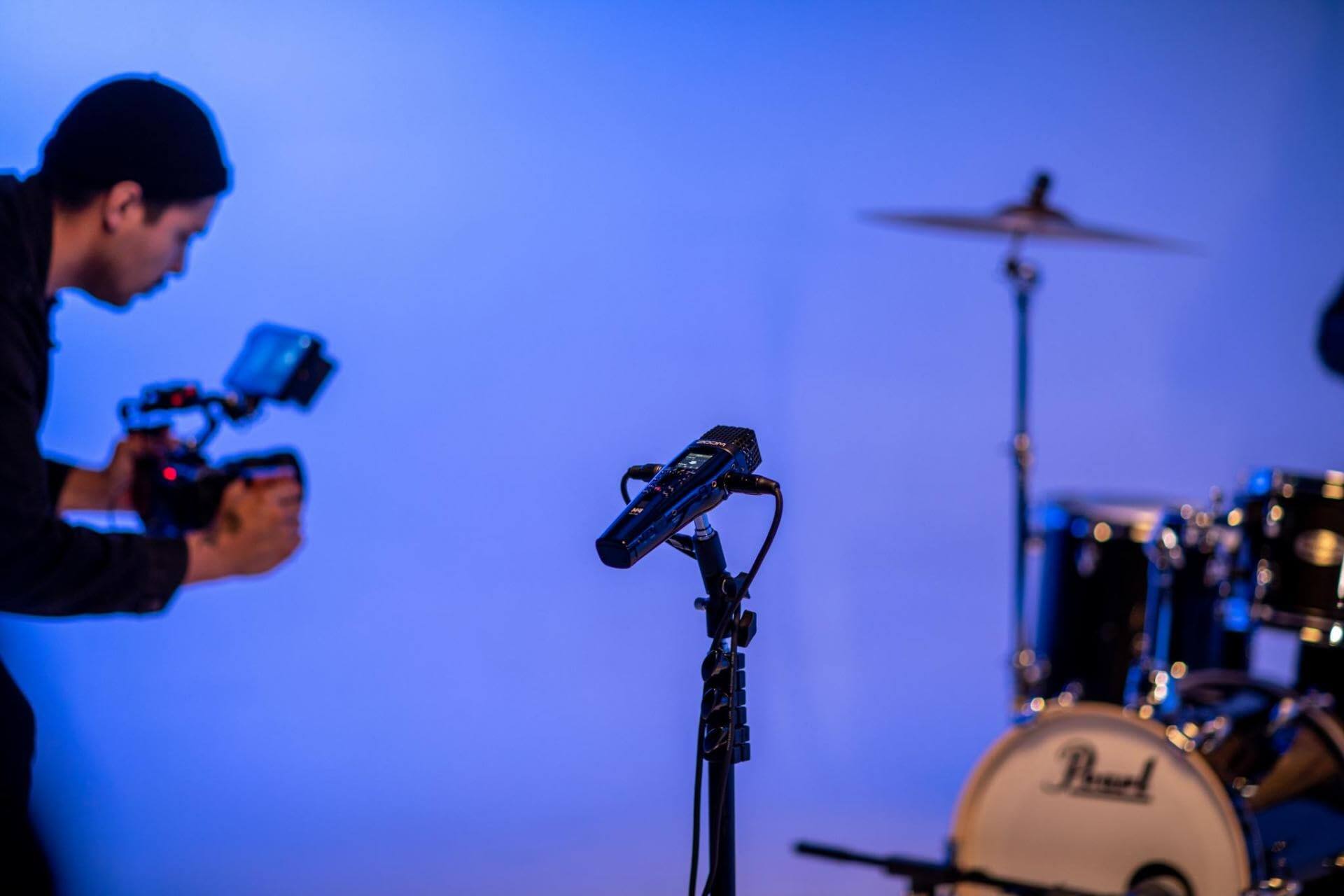Back. Zoom - Zoom M4 MicTrak Recorder for Musicians, Podcasters, and Filmmakers - Black.