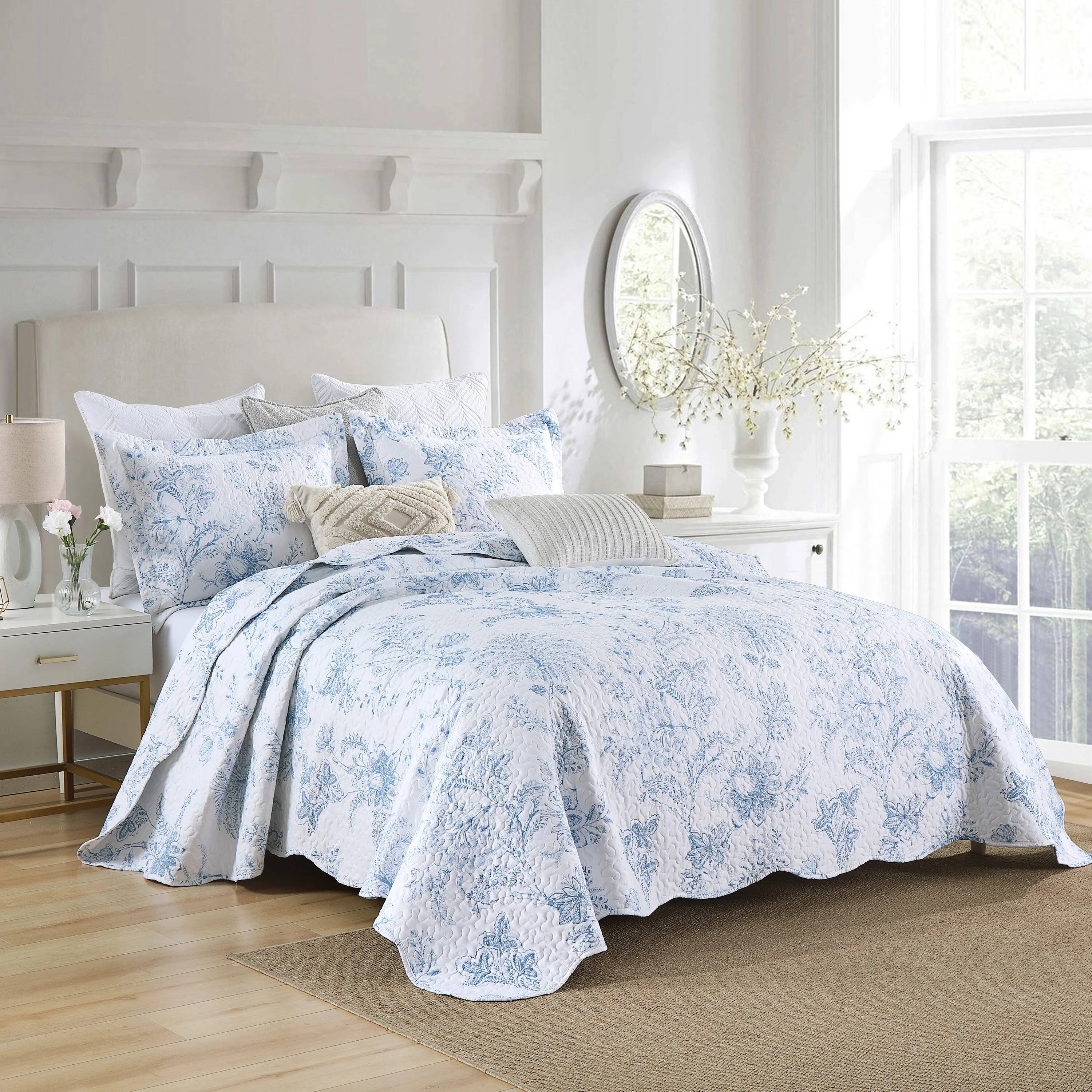 Angle. MarCielo - Marcielo 3 Piece Printed Floral Quilt Set Lightweight Bedspread Set - Blue.