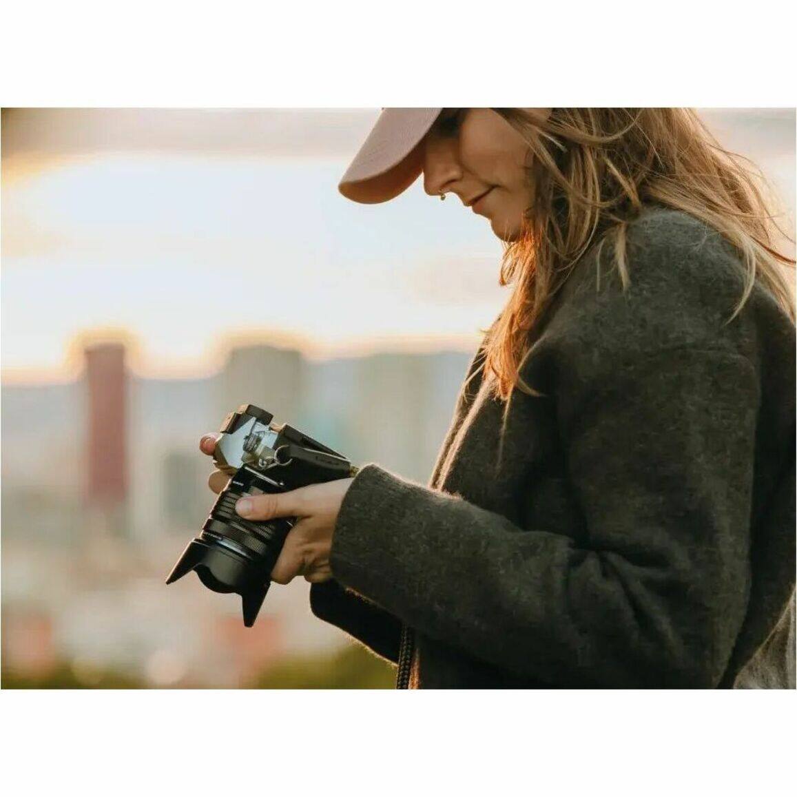 Alt View 40. Olympus - M.ZUIKO DIGITAL 25 mm f/1.8-22 Wide Angle Aspherical Fixed Lens Micro Four Thirds Mount - Black.