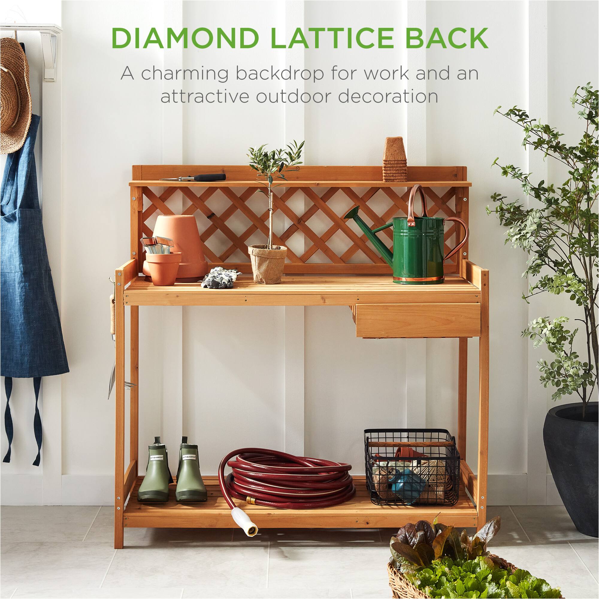 DIAMOND LATTICE BACK  
A charming backdrop for work and an attractive outdoor decoration