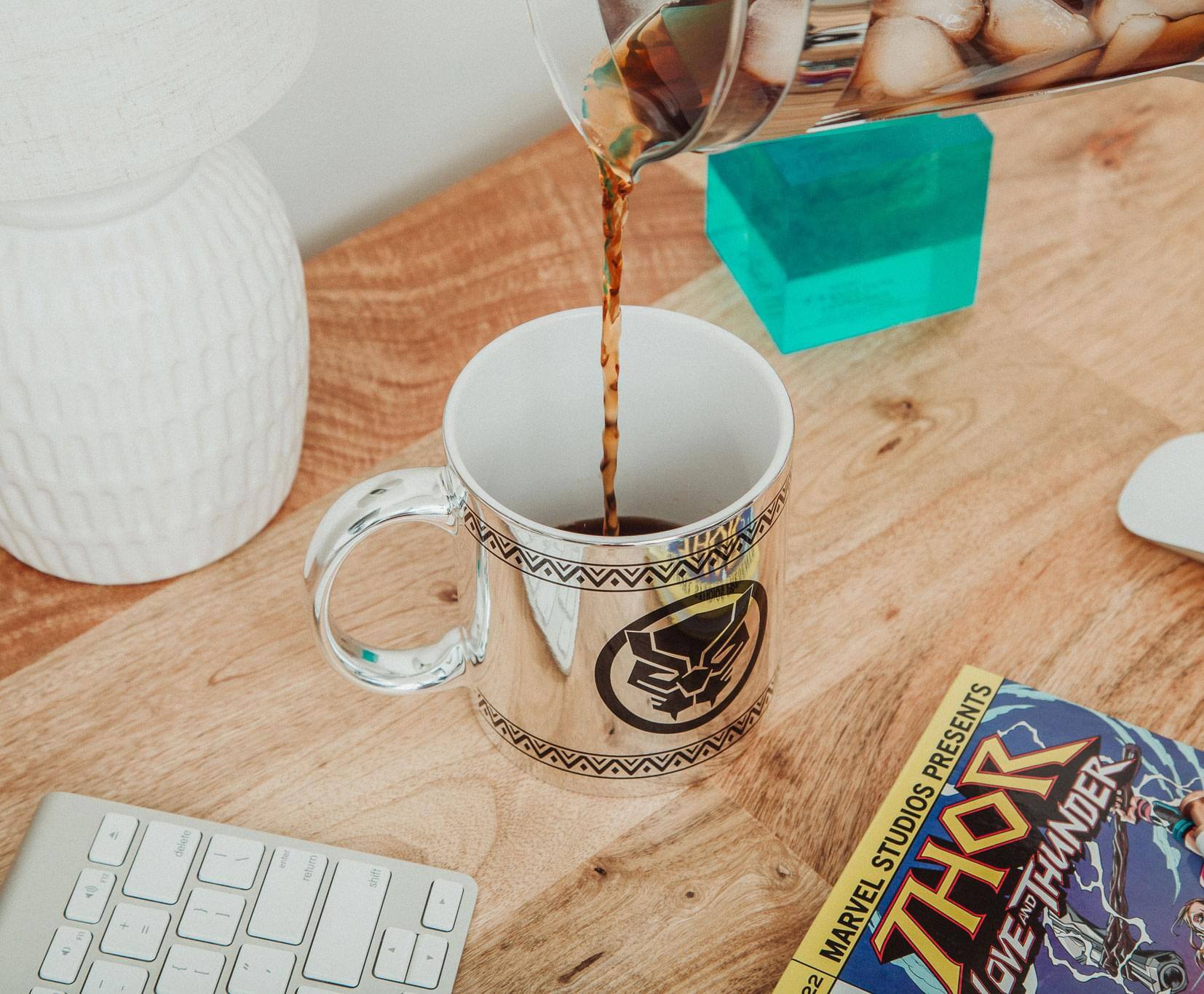 Fe 2+ : H2O  
PRESENTS  
THOR STUDIOS  
THUNDER  
MARVEL  
AND  
22 OVER