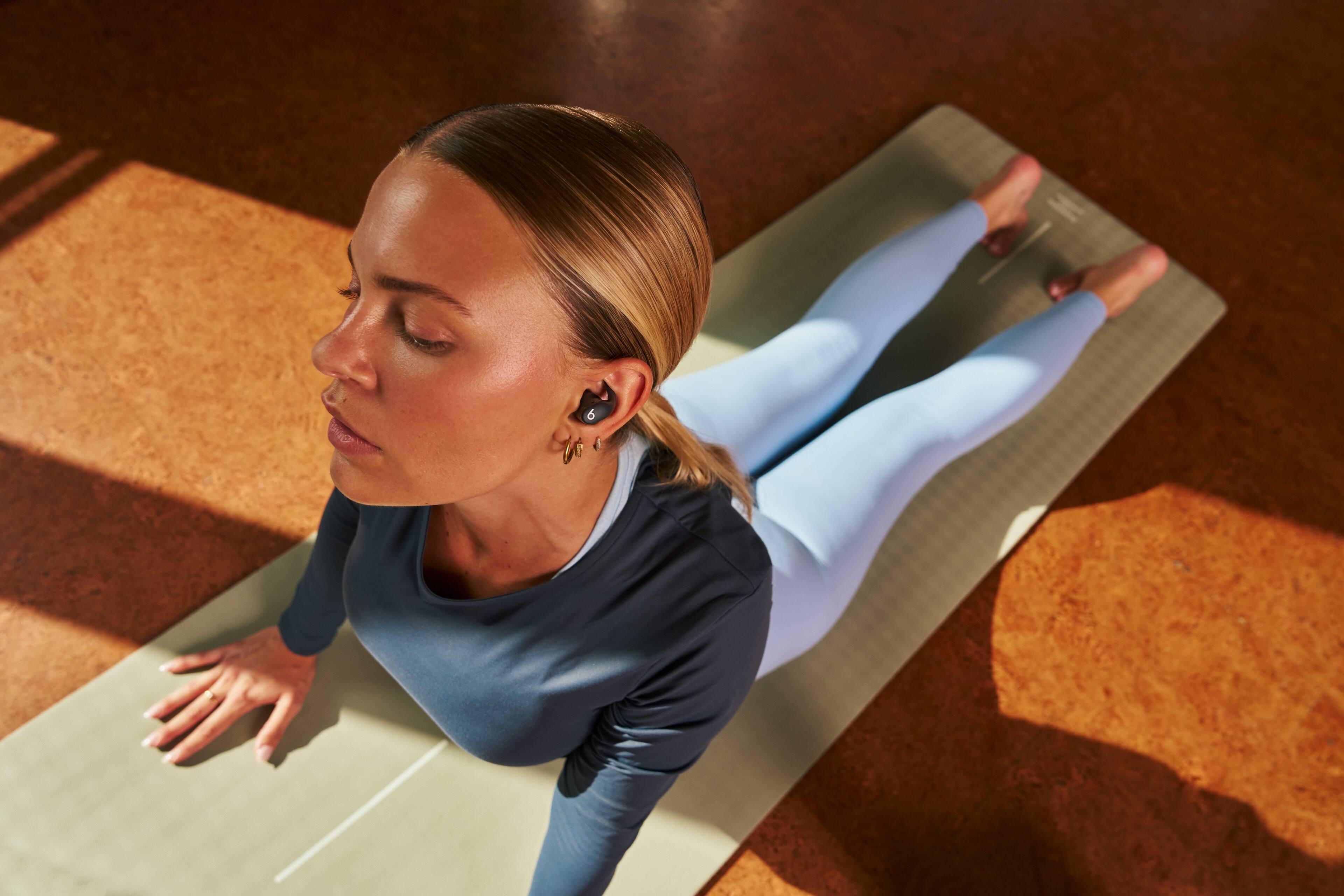 Alt View 26. Beats - Powerbeats Fit True Wireless Active Noise Canceling  Earbuds - Jet Black.