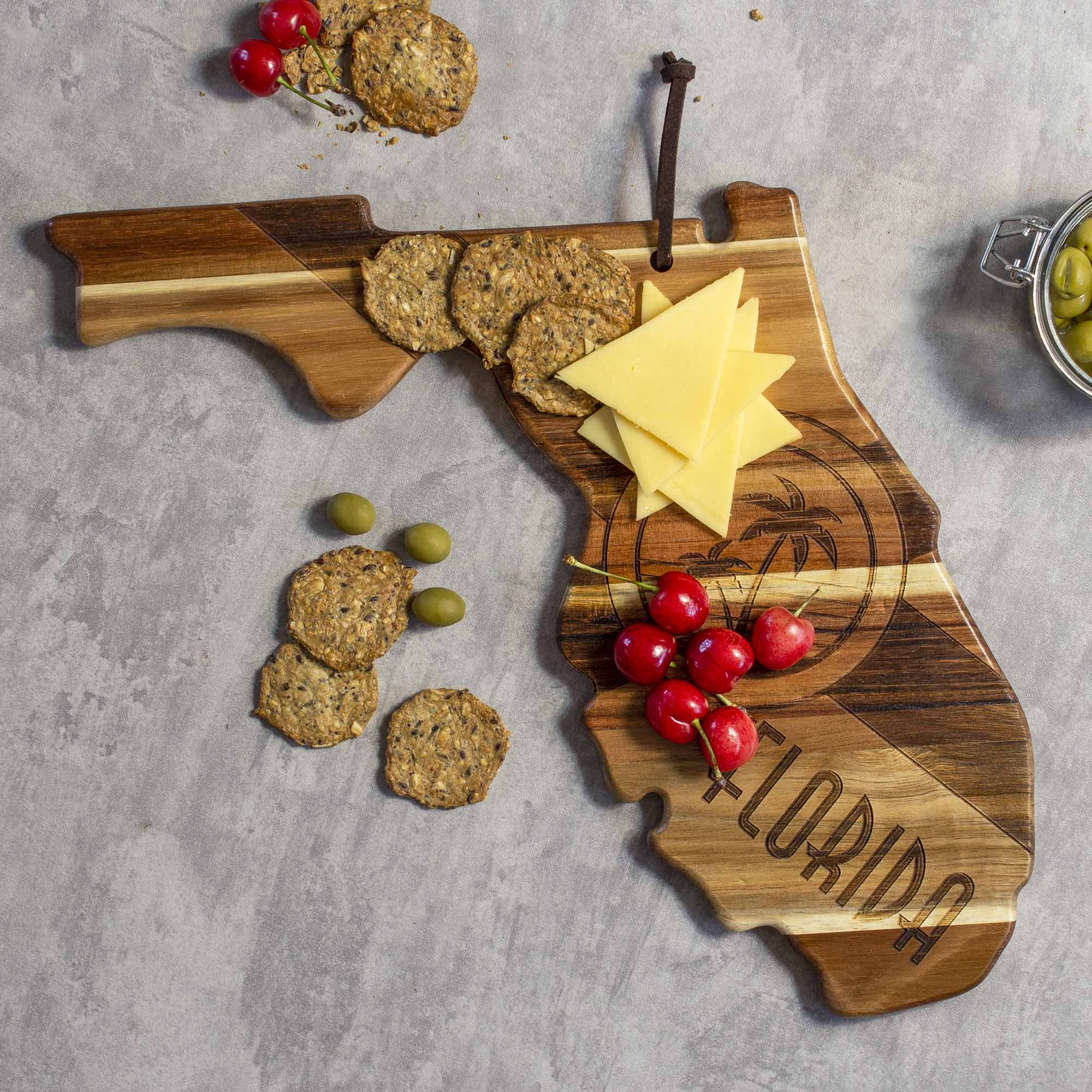 Angle. Rock & Branch - Origins Series Florida Cutting Board.