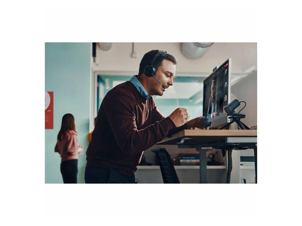 Alt View 2. HP - Poly Voyager Focus 2 USB-C Headset w/ Adapter - Stereo, Bluetooth, Wired/Wireless - Black.