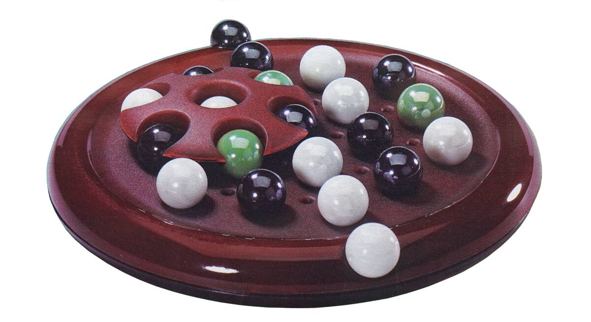 Alt View 2. Mattel - Mattel Spin & Trap Game - A strategy game that's easy to play but impossible to master - Multi.