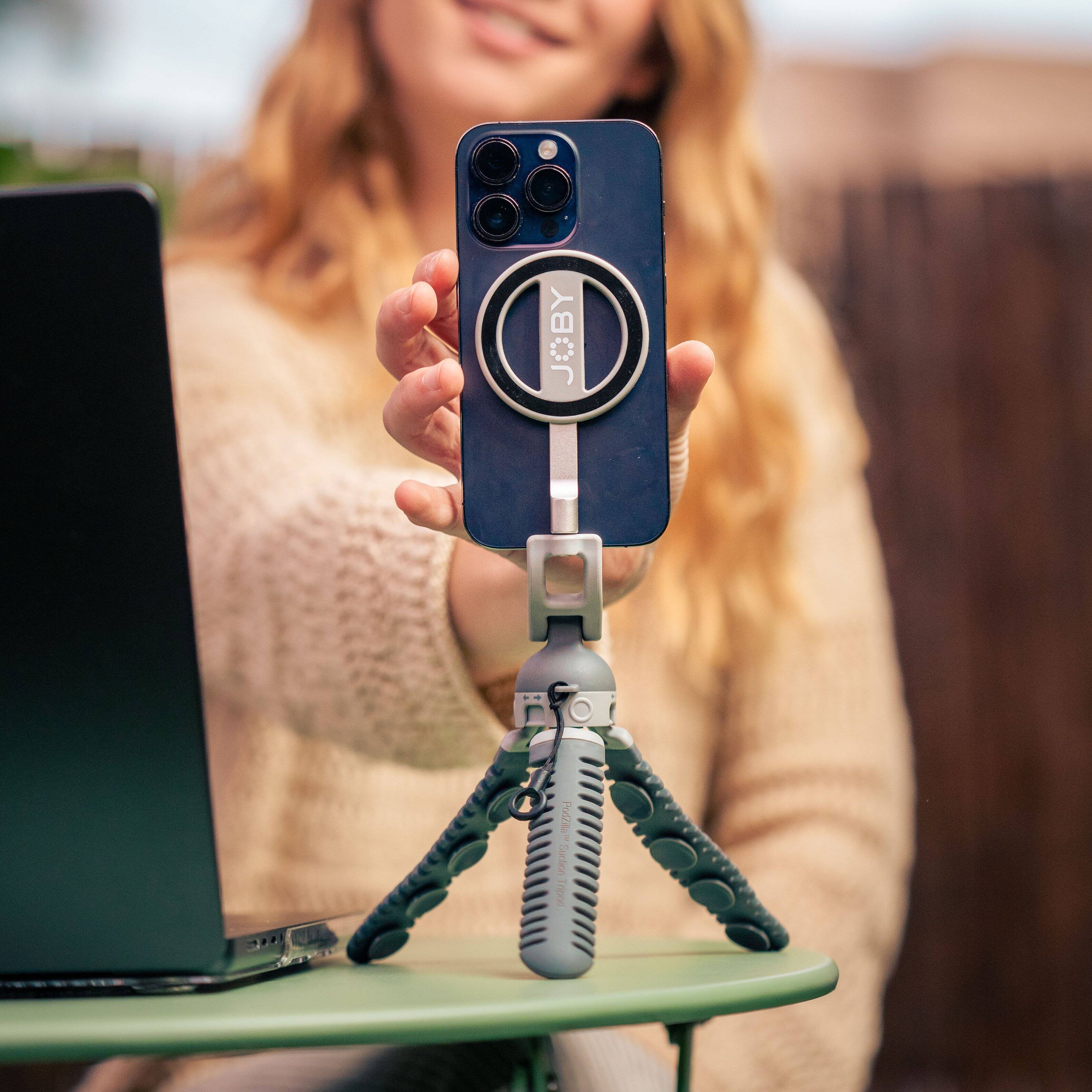 JOBY  
PodZilla.ru PEE Suction Tripod