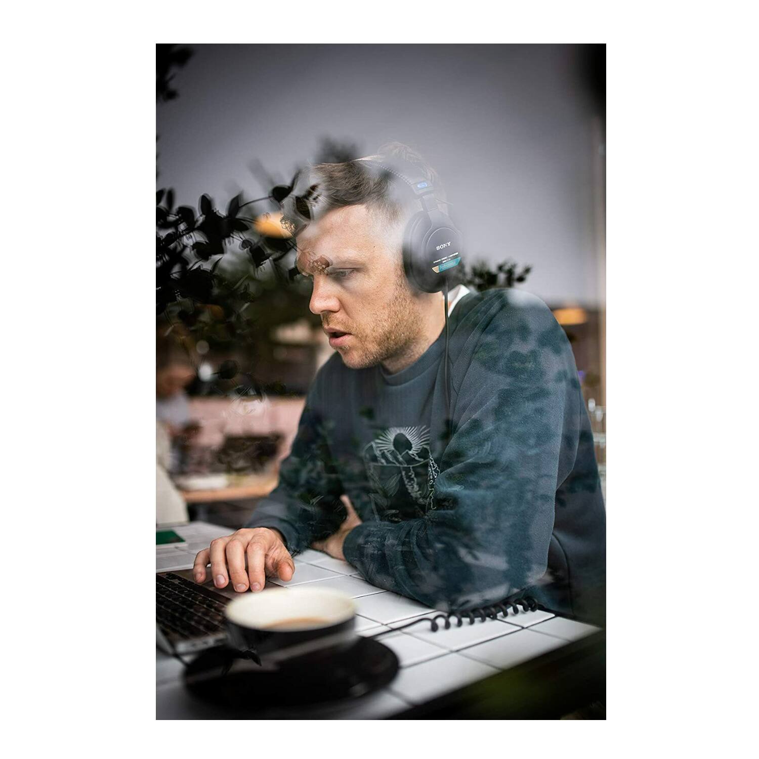 Left. Sony - Sony MDR7506 Folding Professional Closed Ear Headphones w/ Nylon Braided Cable - Black.