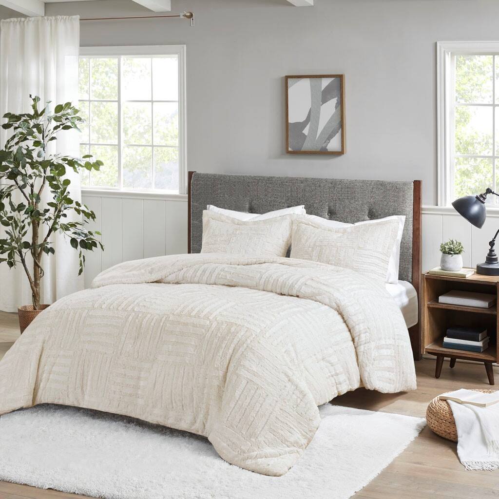 Alt View 1. Gracie Mills - Gracie Mills Shearah Plush Faux Fur Down Alternative Comforter Set - Ivory.