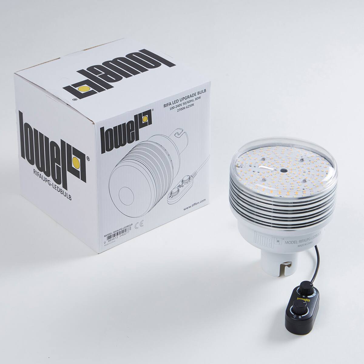 8 a RIFA 200-242% LED 2700-6500K UPGRADE So O-ana SOW SULB IougL lowel RIFAUPG-LEDBULB www.nmtnn.com WT c CE  BIAUTU  P  J o Domel MODEL-REFAUPG-LOR MODEL: NNT  Tulljamnd