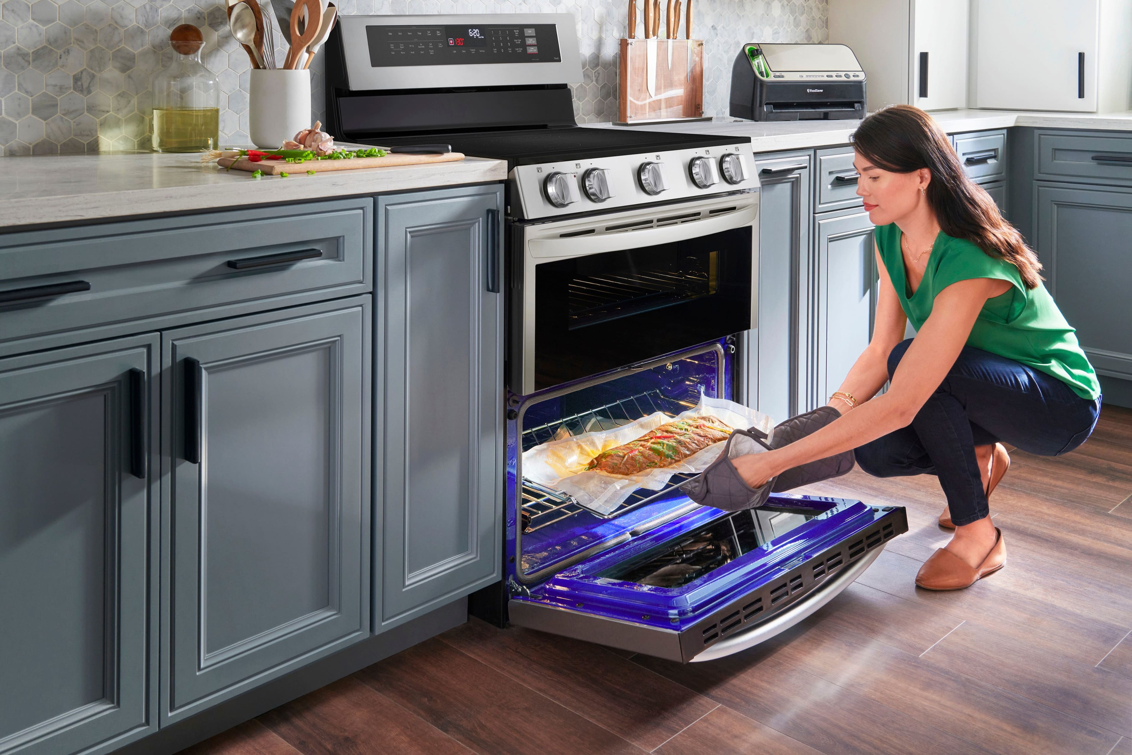 Alt View 28. LG - 7.3 Cu. Ft. Freestanding Double Oven Electric True Convection Range with EasyClean and Air Fry - Stainless Steel.