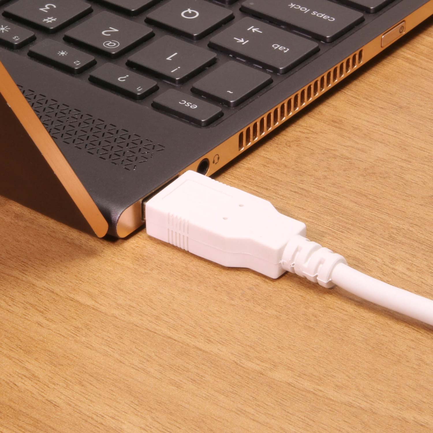 * 15 3 #  2   Q L i esc lock caps K  tab ~