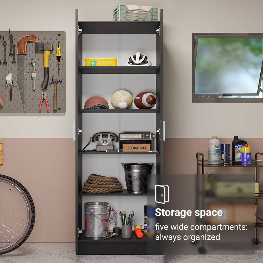 Storage space  
five wide compartments: always organized