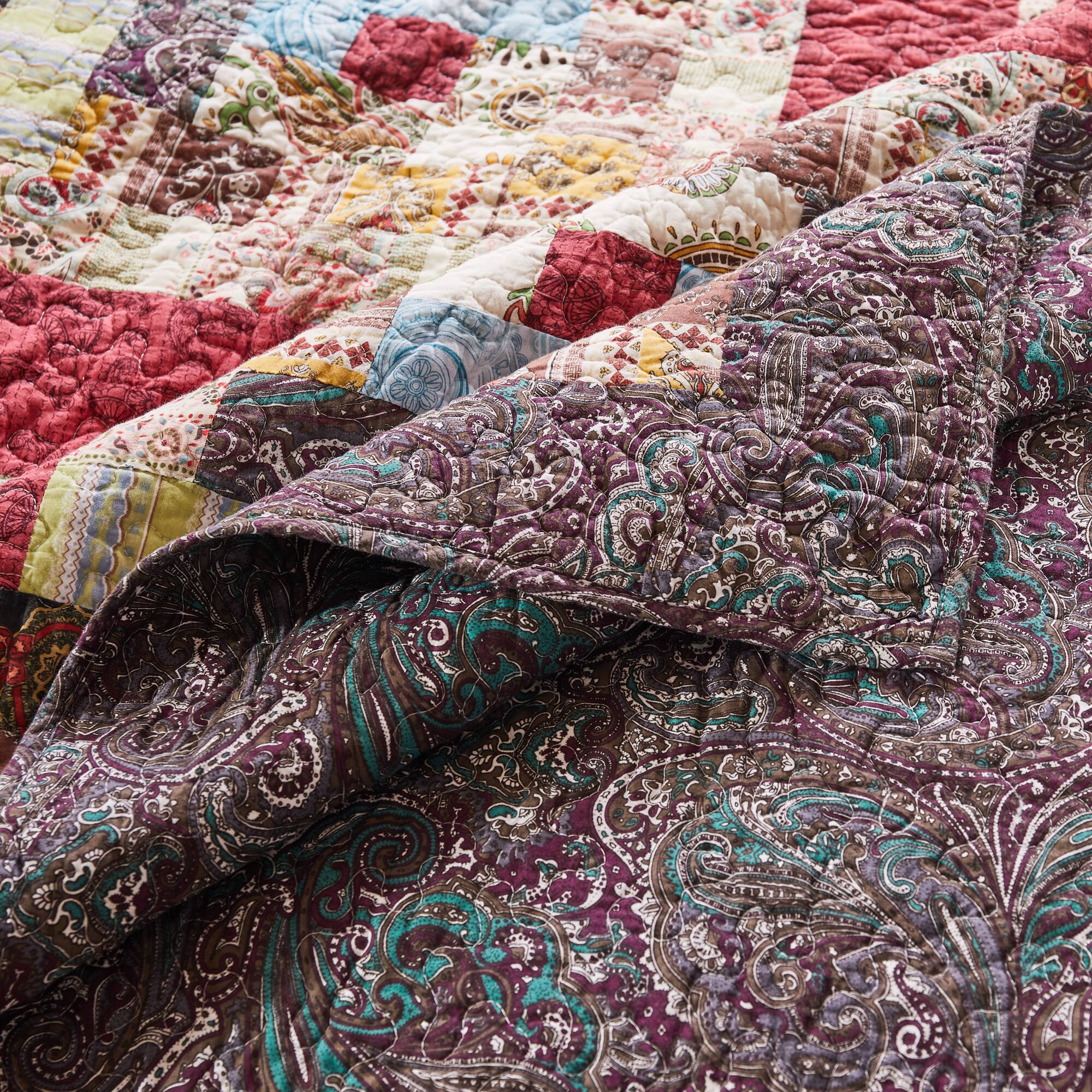 Left. BreeBe - Colorado Lodge Quilt Set 3-Piece King/Cal King - Multi.