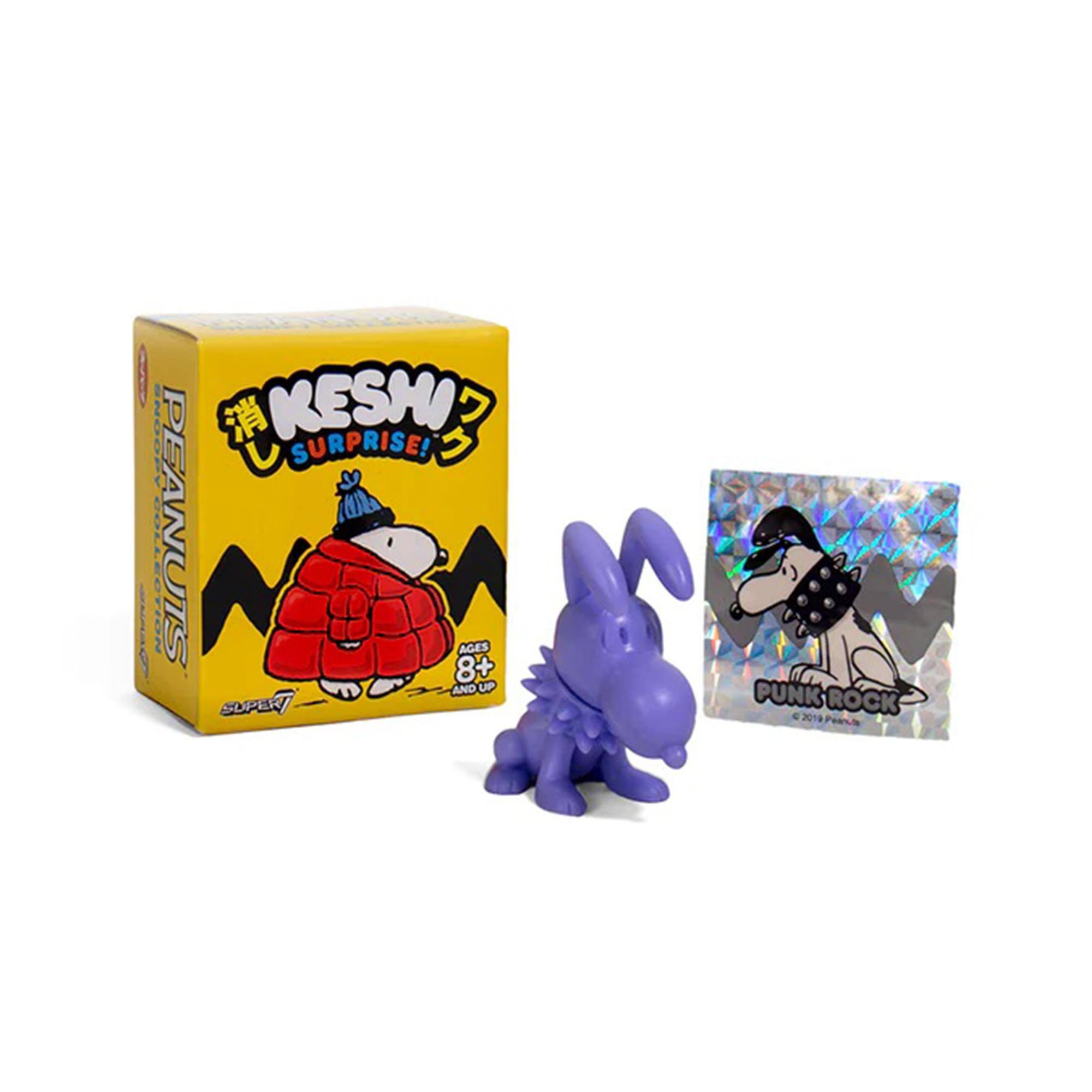 Sure! Here is the corrected and grouped text from the image:

**Front of the Box:**
- PEANUTS
- KESHU SURPRISE!
- SUPER
- AGES 8+ AND UP

**Side of the Box:**
- PEANUTS
- KESHU SURPRISE!

**Card:**
- PUNK ROCK
- © 2019 Peanuts

**Toy:**
- (No visible text)