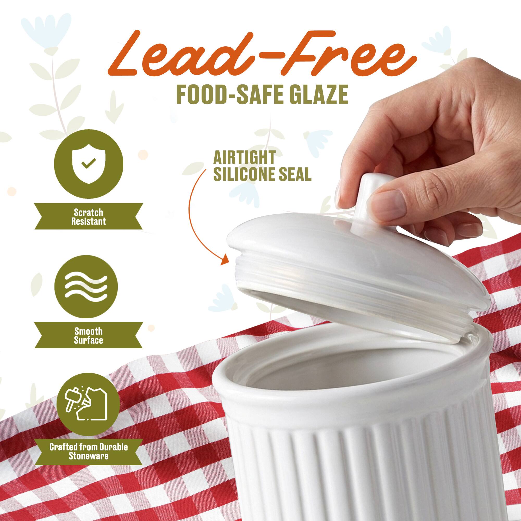 Lead-Free FOOD-SAFE GLAZE  
AIRTIGHT SILICONE SEAL  
Scratch Resistant  
Smooth Surface  
Crafted from Durable Stoneware