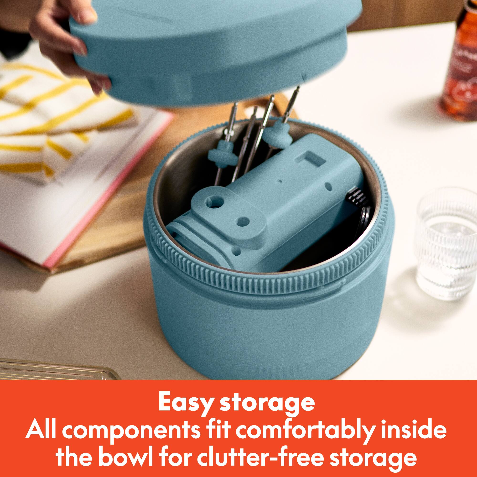 Easy storage  
All components fit comfortably inside the bowl for clutter-free storage