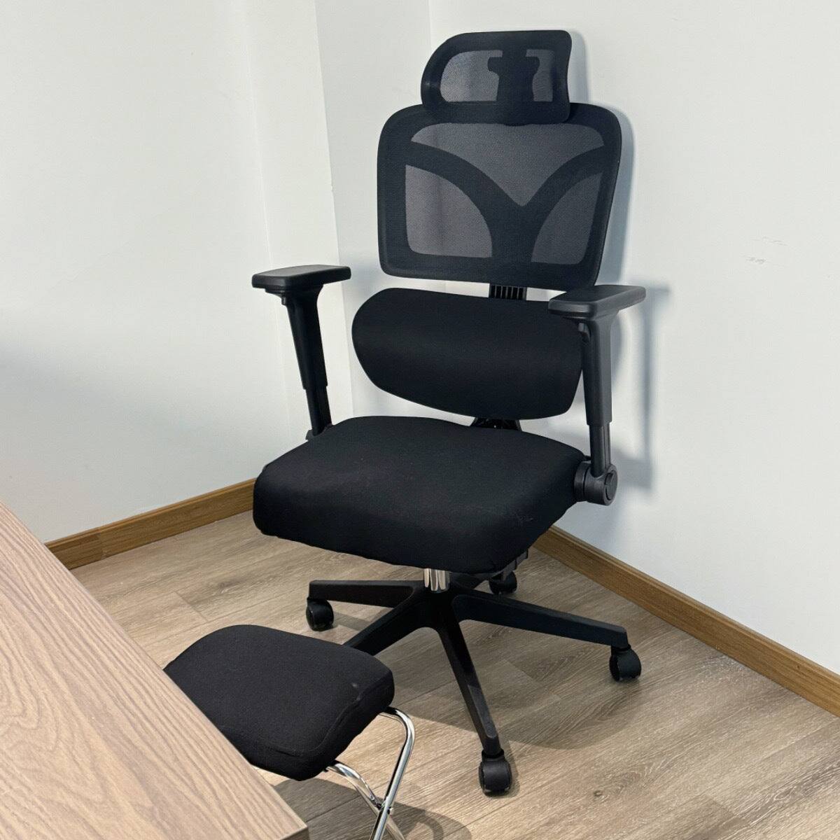 Angle. Platinum-Level - Zero Gravity Ergonomic Office Chair with 145° Recline 3D - Black.