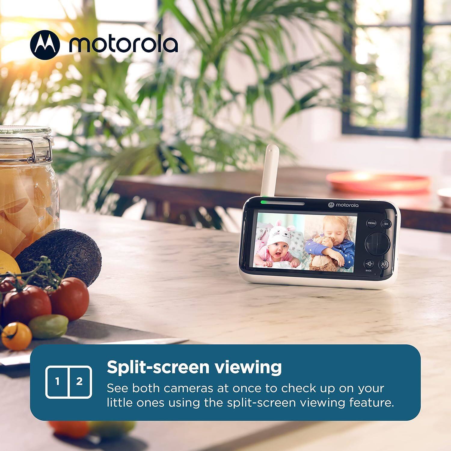 Motorola

Split-screen viewing

1. See both cameras at once to check up on your little ones using the split-screen viewing feature.