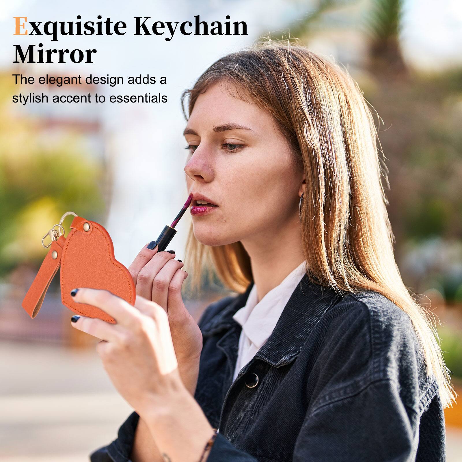 Exquisite Keychain Mirror  
The elegant design adds a stylish accent to essentials