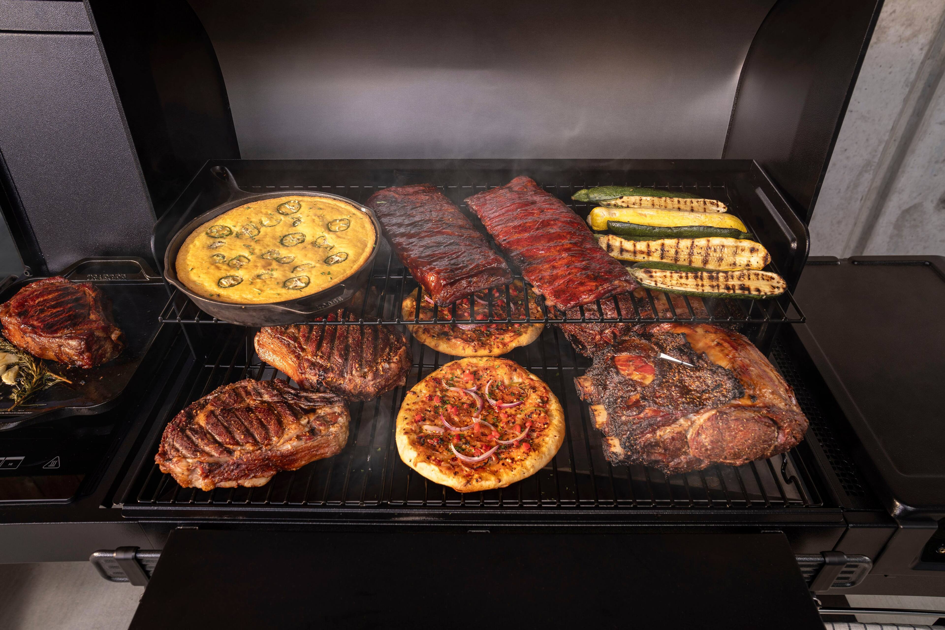 Alt View 4. Traeger Grills - Woodridge Elite Pellet Grill - Black.