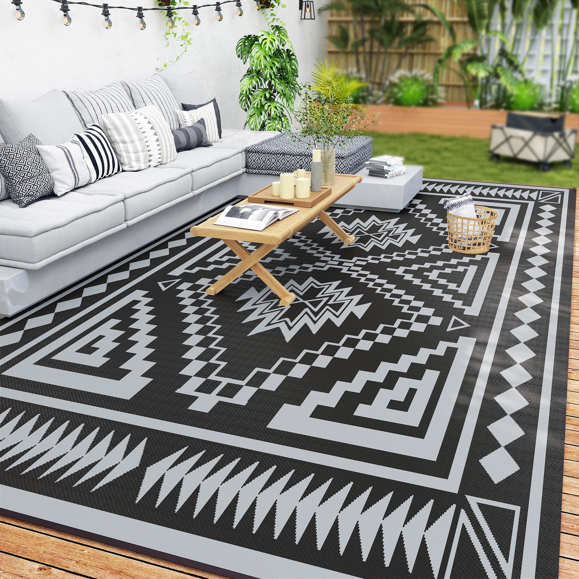 Outsunny - Outdoor Rug for Patio, 9' x 18' Waterproof Large Mat, Reversible Plastic Straw Rug for Décor - Black and Gray Square Patchwork