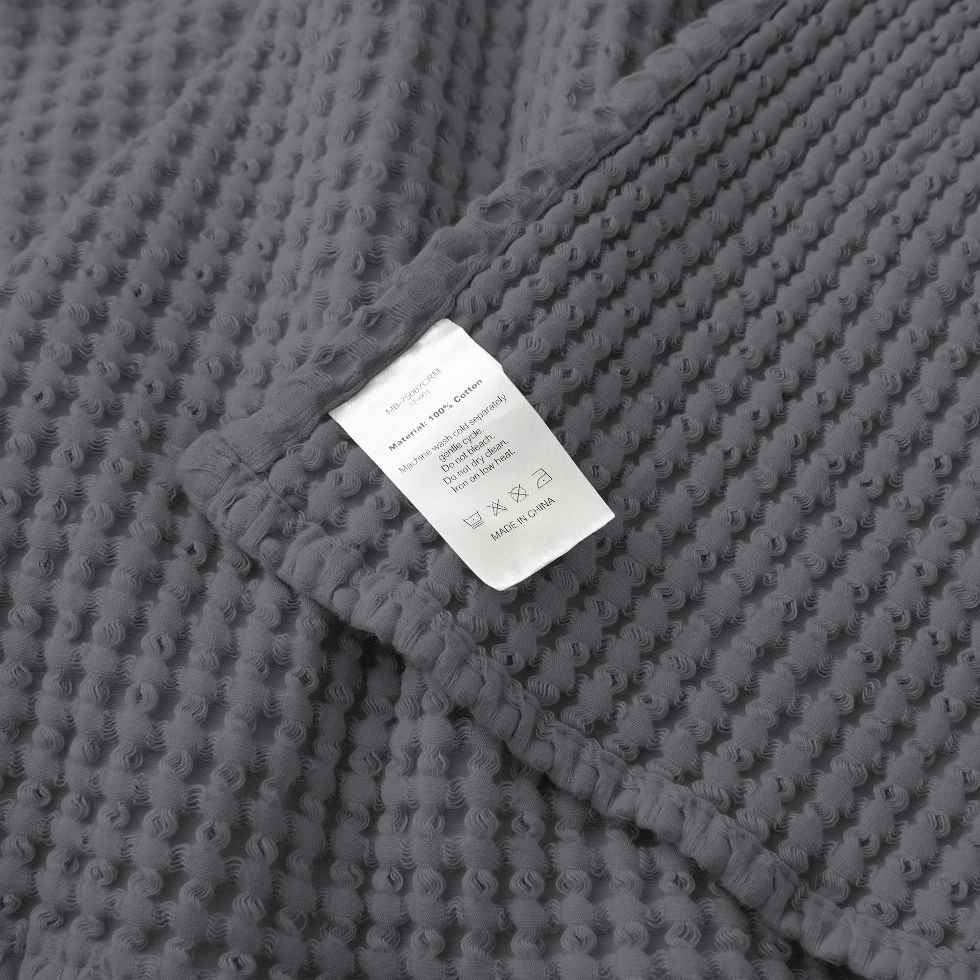 MB-75007CRM 51-001  
100% Cotton  
Material: cold cycle. gentle bleach. clean.  
Machine 8 not dry MOJ heat. not uo Do Iron  
MADE IN CHINA