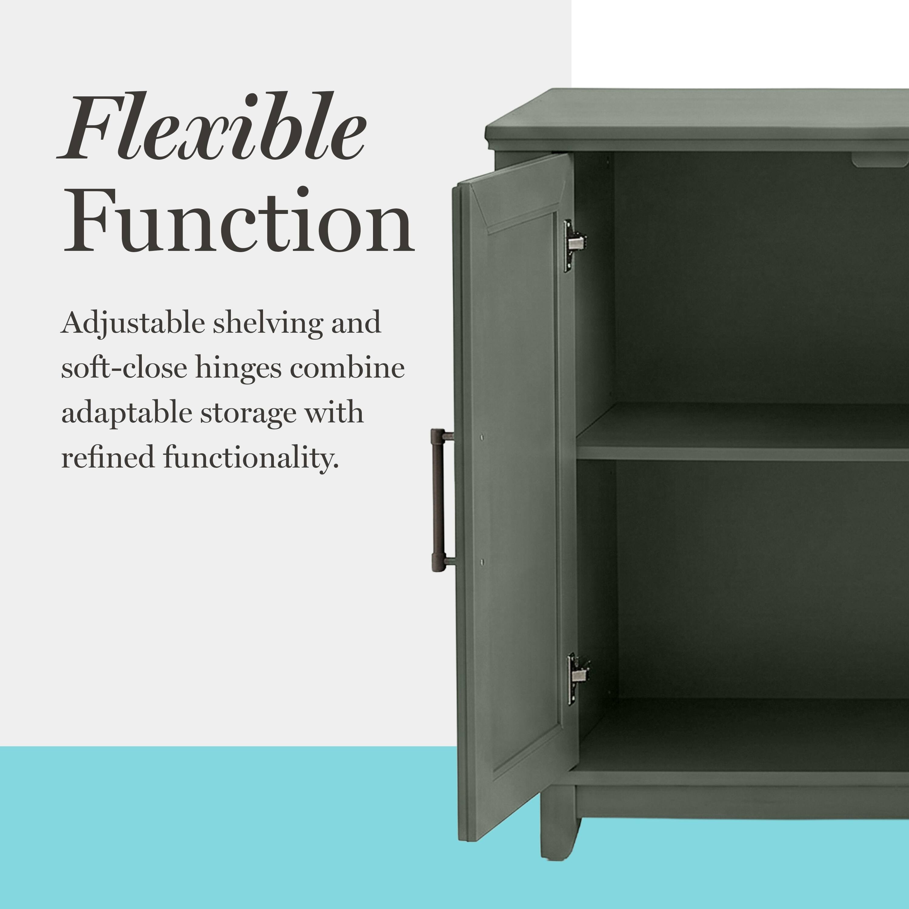Flexible Function  
Adjustable shelving and soft-close hinges combine adaptable storage with refined functionality.