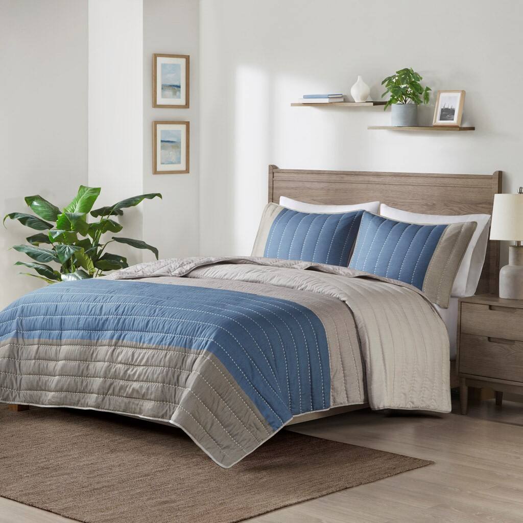 Alt View 1. Gracie Mills - Gracie Mills Fritz Modern Chic 3-Piece Microfiber Quilt Set with Printed Color Blocking - Taupe/Blue.